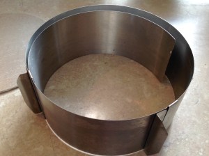 Adjustable cake ring