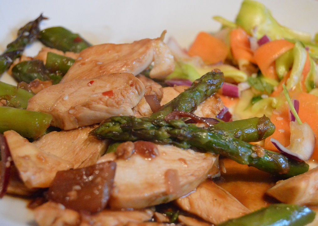 Spiced chicken & asparagus with a fresh courgette & carrot salad