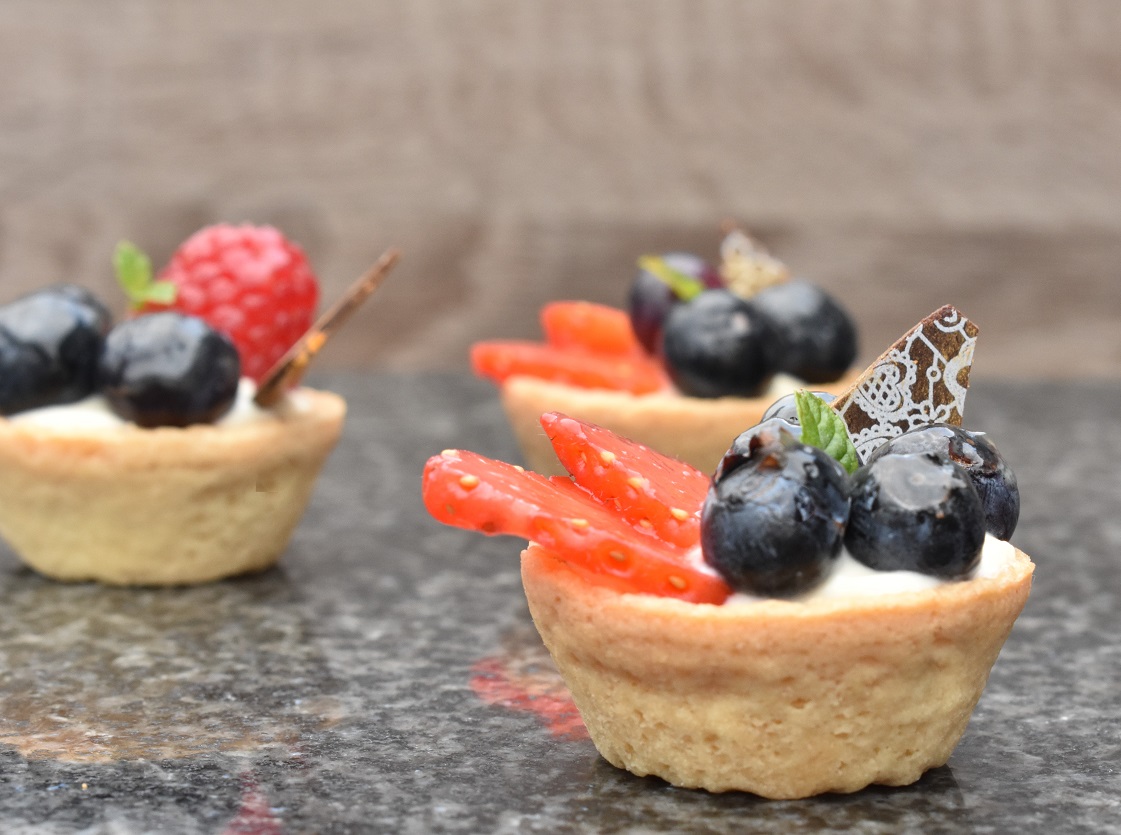 Quick lemon cheesecake fruit&nbsp;tarts