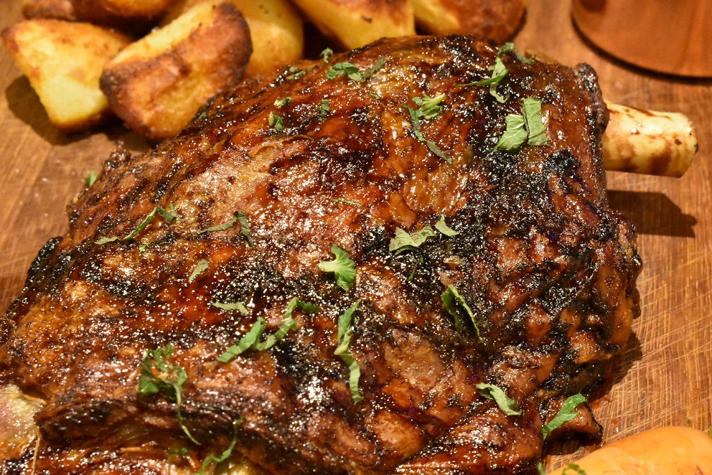 lamb, roast, roast dinner, sunday roast, sundayroast, shoulder, bbhc, homecook, carrots, carrot, vegetables, roast potatoes, mint, roasties, philip, philipfriend, philip friend