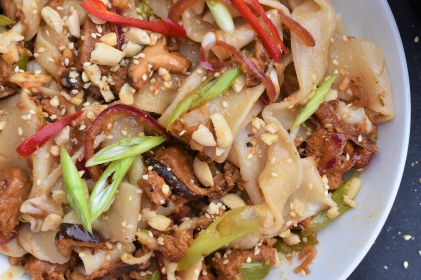 noodles, dough, knead, cooking, Chinese, garlic, onions, onion, chinese food, biang, biangbiang, biang biang, noodle, homemade, homecook, bbhc, philip, philip friend, philipfriend, cookery, recipe, food, foodie, Surrey, UK, flavour, veggie, vegetarian, vegan, Quorn, mushroom, shiitake, sesame, oil, chilli, chilli oil