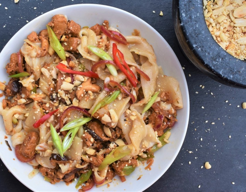 noodles, dough, knead, cooking, Chinese, garlic, onions, onion, chinese food, biang, biangbiang, biang biang, noodle, homemade, homecook, bbhc, philip, philip friend, philipfriend, cookery, recipe, food, foodie, Surrey, UK, flavour, veggie, vegetarian, vegan, Quorn, mushroom, shiitake, sesame, oil, chilli, chilli oil