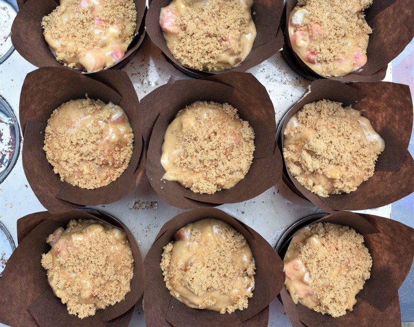 cake, cakes, muffin, muffins, rhubarb, season, seasonal, homegrown, home grown, allotment, fruit, chocolate, white chocolate, whitechocolate, ginger, stemginger, stem ginger,, baking, cooking, comfort, comfortfood, comfort food, foolproof, fool-proof, fool proof, easy, oil, homecook, Philip. philip friend, philipfriend, Surrey, UK, recipe, food, foodie