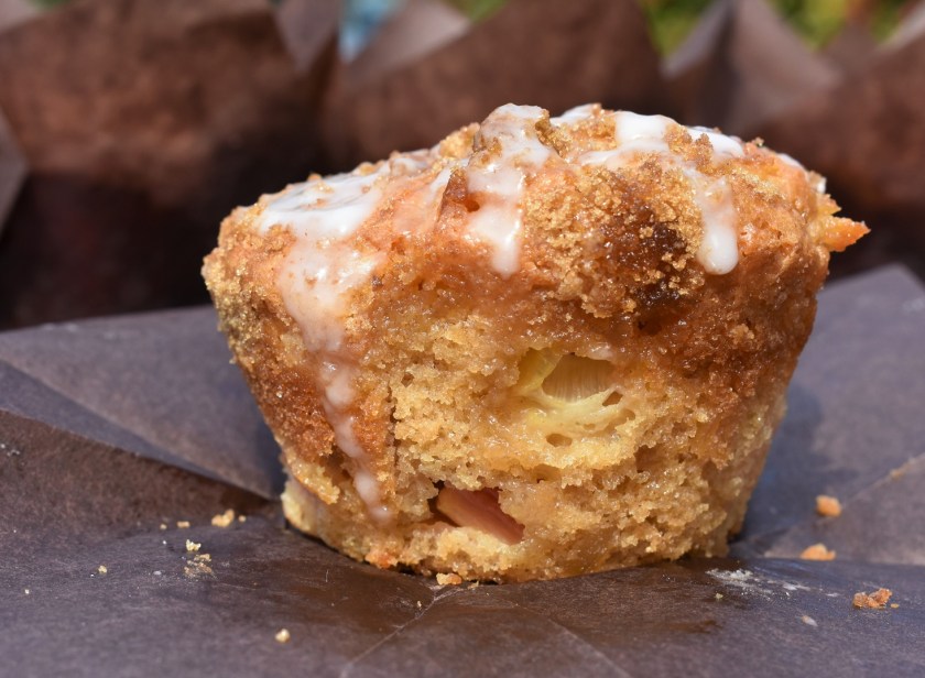 cake, cakes, muffin, muffins, rhubarb, season, seasonal, homegrown, home grown, allotment, fruit, chocolate, white chocolate, whitechocolate, ginger, stemginger, stem ginger,, baking, cooking, comfort, comfortfood, comfort food, foolproof, fool-proof, fool proof, easy, oil, homecook, Philip. philip friend, philipfriend, Surrey, UK, recipe, food, foodie