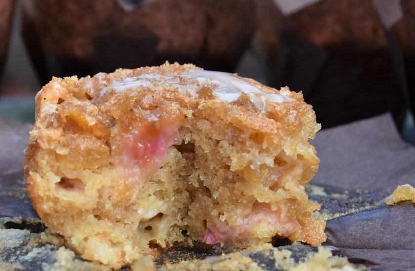 cake, cakes, muffin, muffins, rhubarb, season, seasonal, homegrown, home grown, allotment, fruit, chocolate, white chocolate, whitechocolate, ginger, stemginger, stem ginger,, baking, cooking, comfort, comfortfood, comfort food, foolproof, fool-proof, fool proof, easy, oil, homecook, Philip. philip friend, philipfriend, Surrey, UK, recipe, food, foodie