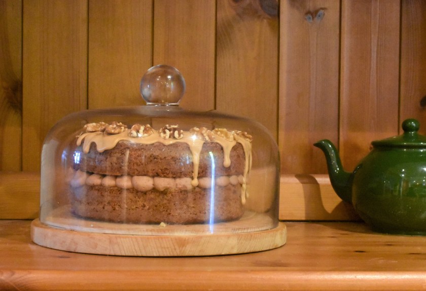 cake, baking, coffee, mocha, chocolate, walnut, teatime, classic, coffee and walnut, drip, drip cake, dripcake, coffee and walnut cake, coffeeandwalnutcake, icing, frosting, fondant, cooking, cookery, recipe, homecook, philip, philip friend, Philipfriend, Surrey, bakingfanatic, kitchen, food, foodie, tasty, besthomecook, homecooking