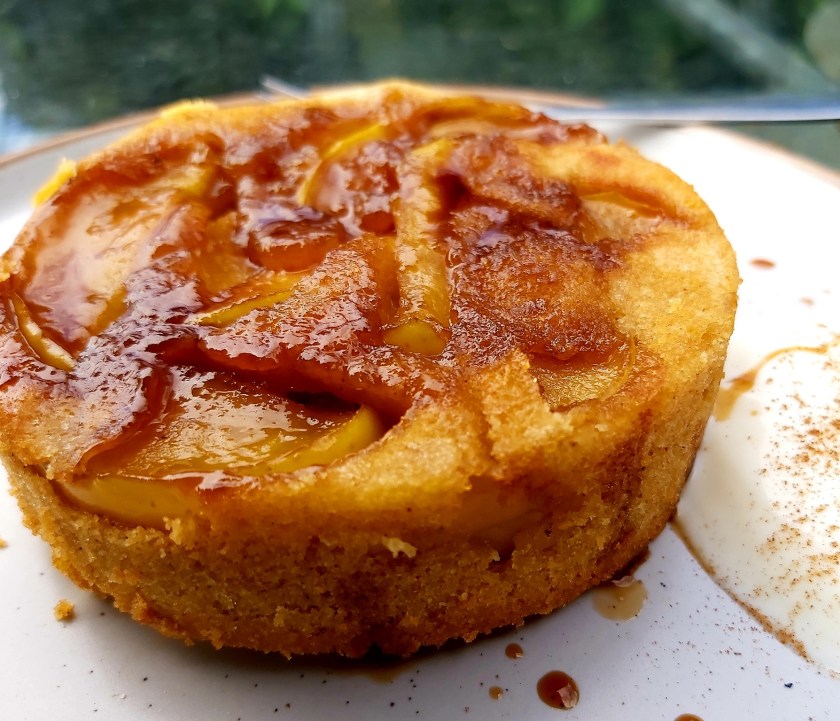 cake, apple, autumn, baking, bake, gbbo, dessert, upsidedown, upside-down, upside down, classic. retro, bakeoff, bake off, caramel, seasonal, food, foodie, philip, philip friend. philipfriend, UK, surrey, guildford