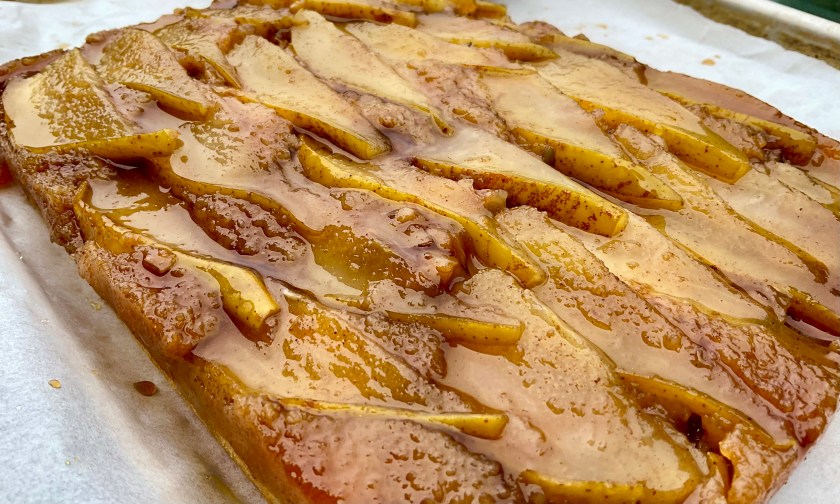 Pear, fruit, cake, sponge, dessert, teatime, classic, honey, upside down, upside down cake, upsidedowncake, caramel, autumn, autumnal, almond, almonds, ginger, food, foodie, Surrey