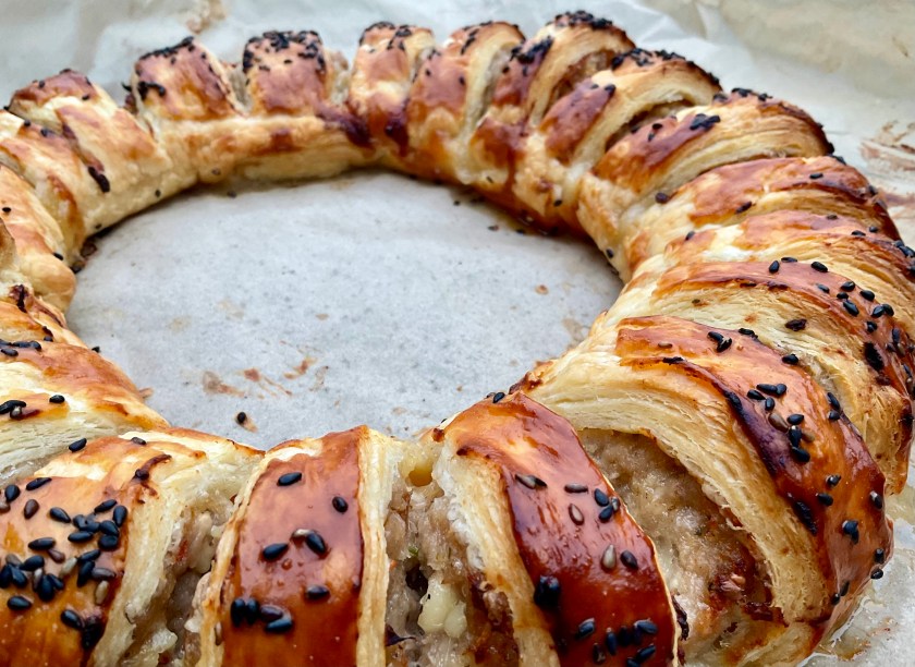 Sausage, sausagemeat, sausage roll, sausage rolls, party, buffet, pastry, festive, Xmas, Christmas, ring, baking, food, foodie, recipe, surrey