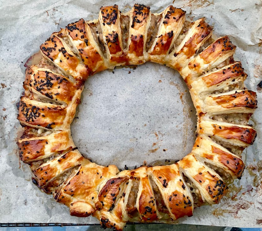 Sausage, sausagemeat, sausage roll, sausage rolls, party, buffet, pastry, festive, Xmas, Christmas, ring, baking, food, foodie, recipe, surrey