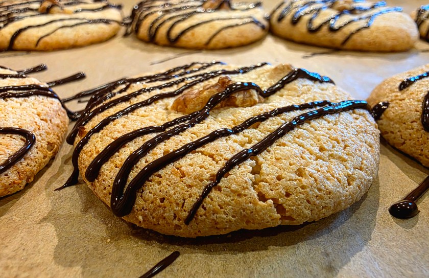 Macaroon, teatime, baking, food, cooking, foodie, classic, retro, almonds, walnuts, almond, nuts, meringue, English, biscuit, biscuits, Christmas, Xmas, festive, englishmacaroon, English macaroon