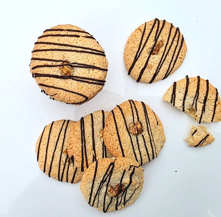 Macaroon, teatime, baking, food, cooking, foodie, classic, retro, almonds, walnuts, almond, nuts, meringue, English, biscuit, biscuits, Christmas, Xmas, festive, englishmacaroon, English macaroon